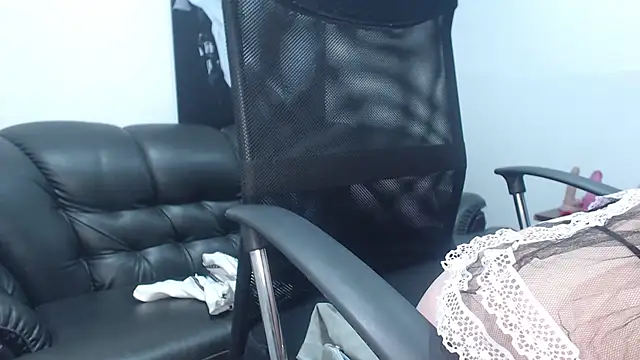 camilleDiaz16 online show from 10-31-25, 08:21