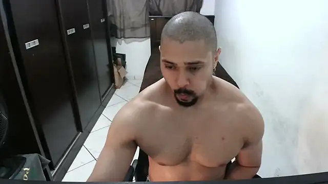 Snapshot of Brian_Aries chatting on 10-23-25, 04:56 Brian Aries online show from 10-23-25, 04:56