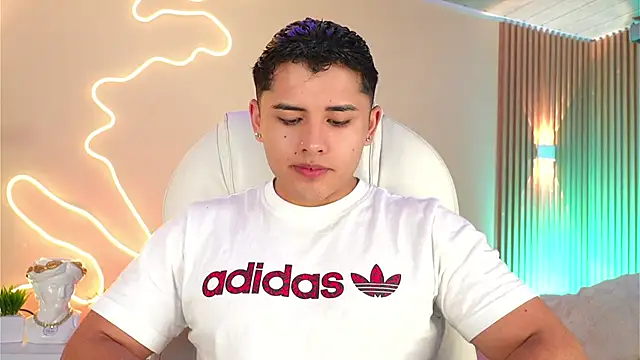 Snapshot of MatiasKorn chatting on 06-25-26, 06:18 MatiasKorn online show from 06-25-26, 06:18