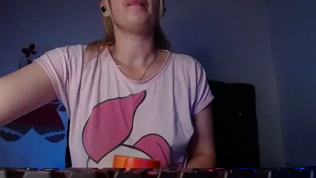 Snapshot of 69liamilk69 chatting on 01-13-26, 03:45 69liamilk69 online show from 01-13-26, 03:45