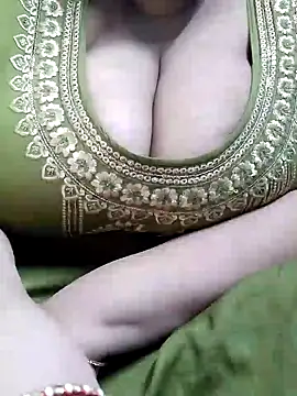 Snapshot of Seema_99 chatting on 01-18-25, 07:59 Seema 99 online show from 01-18-25, 07:59