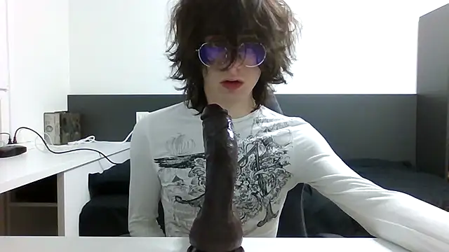 Snapshot of kgzmeoww chatting on 11-24-25, 02:44 kgzmeoww online show from 11-24-25, 02:44