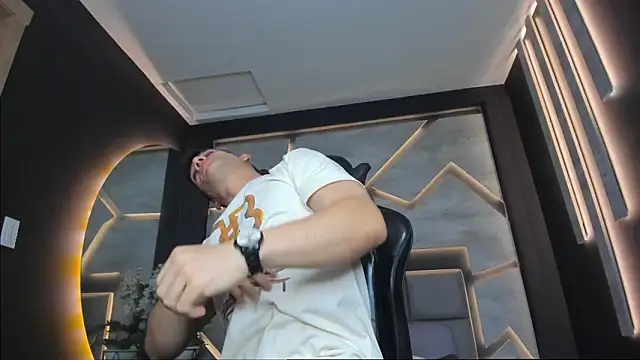 alexgiraldo  online show from 02-01-25, 02:34