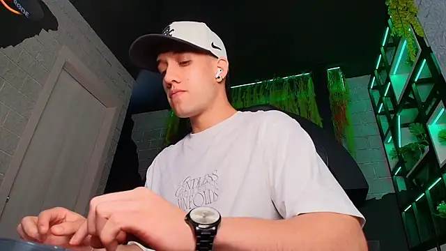 alexgiraldo  online show from 03-21-25, 02:29