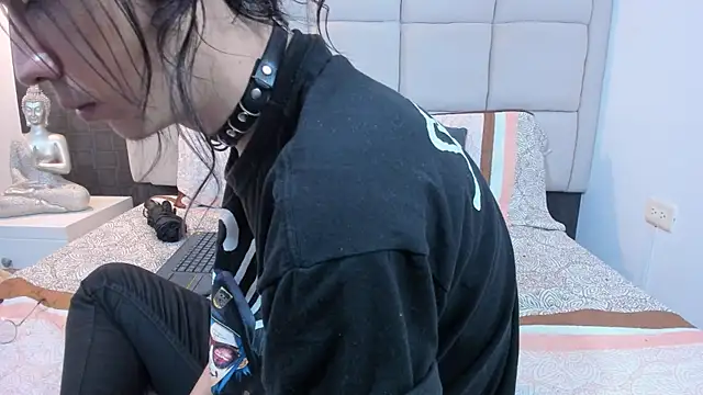 Snapshot of Hecatee_77 chatting on 02-05-25, 07:42 Hecatee 77 online show from 02-05-25, 07:42