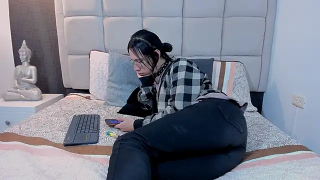 Snapshot of Hecatee_77 chatting on 02-09-25, 07:30 Hecatee 77 online show from 02-09-25, 07:30