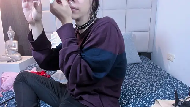 Snapshot of Hecatee_77 chatting on 02-14-25, 07:44 Hecatee 77 online show from 02-14-25, 07:44