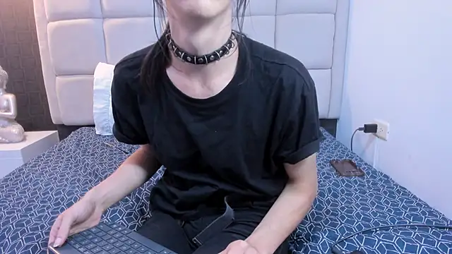 Snapshot of Hecatee_77 chatting on 02-24-25, 07:52 Hecatee 77 online show from 02-24-25, 07:52