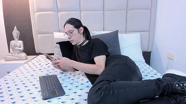 Snapshot of Hecatee_77 chatting on 02-28-25, 07:14 Hecatee 77 online show from 02-28-25, 07:14