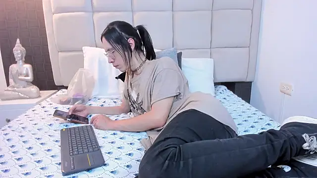 Snapshot of Hecatee_77 chatting on 03-03-25, 07:39 Hecatee 77 online show from 03-03-25, 07:39