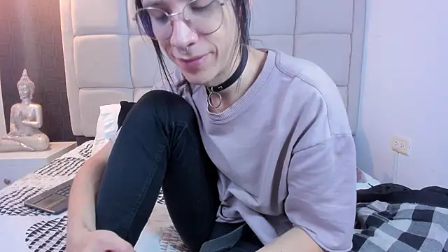 Snapshot of Hecatee_77 chatting on 03-19-25, 07:38 Hecatee 77 online show from 03-19-25, 07:38