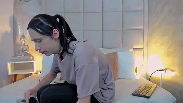 Snapshot of Hecatee_77 chatting on 09-16-25, 07:37 Hecatee 77 online show from 09-16-25, 07:37