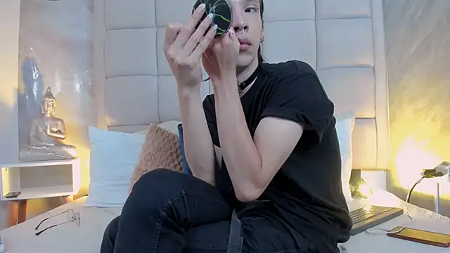 Snapshot of Hecatee_77 chatting on 09-17-25, 07:59 Hecatee 77 online show from 09-17-25, 07:59