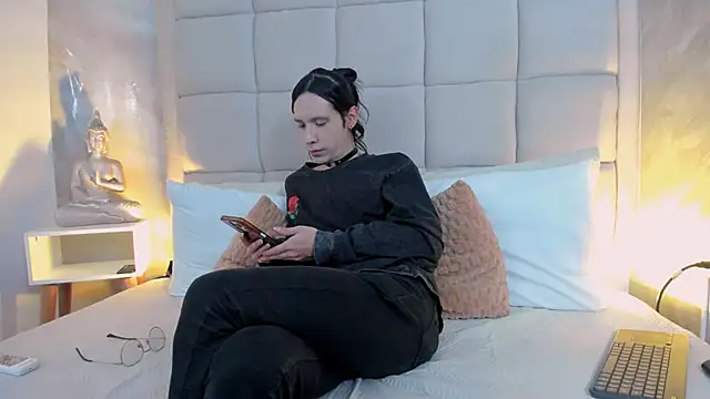 Snapshot of Hecatee_77 chatting on 09-18-25, 07:49 Hecatee 77 online show from 09-18-25, 07:49