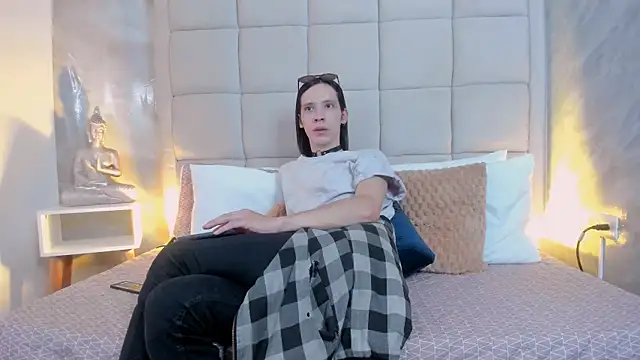 Snapshot of Hecatee_77 chatting on 09-22-25, 07:49 Hecatee 77 online show from 09-22-25, 07:49