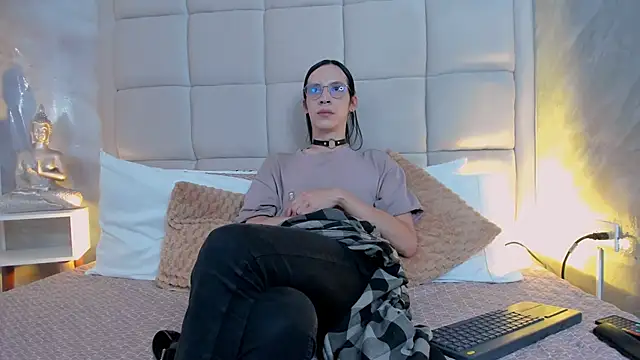 Snapshot of Hecatee_77 chatting on 09-24-25, 08:23 Hecatee 77 online show from 09-24-25, 08:23