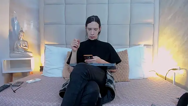 Snapshot of Hecatee_77 chatting on 09-27-25, 08:03 Hecatee 77 online show from 09-27-25, 08:03