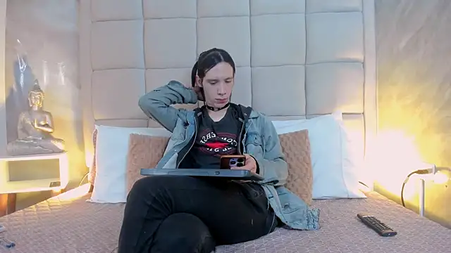 Snapshot of Hecatee_77 chatting on 09-30-25, 07:52 Hecatee 77 online show from 09-30-25, 07:52