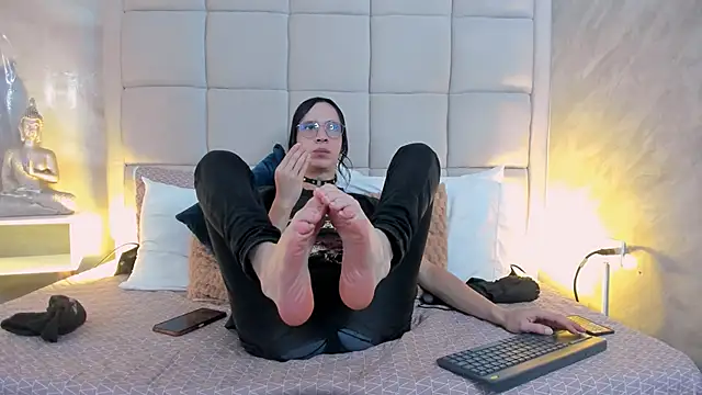 Snapshot of Hecatee_77 chatting on 10-02-25, 07:43 Hecatee 77 online show from 10-02-25, 07:43