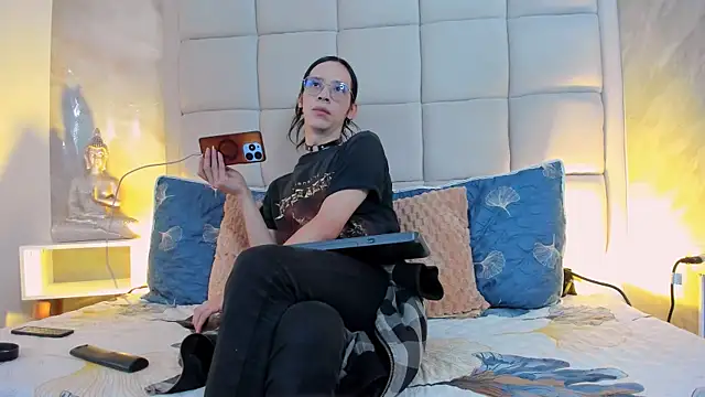 Snapshot of Hecatee_77 chatting on 10-05-25, 07:45 Hecatee 77 online show from 10-05-25, 07:45