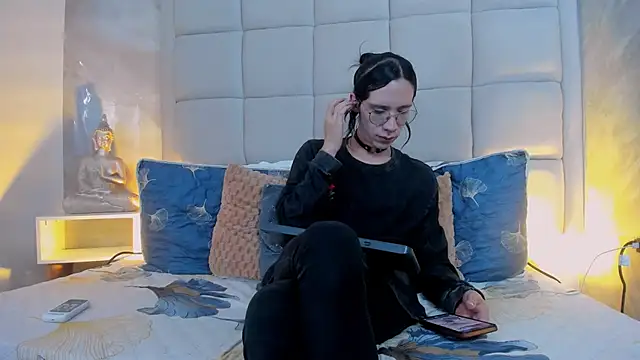 Snapshot of Hecatee_77 chatting on 10-08-25, 07:44 Hecatee 77 online show from 10-08-25, 07:44