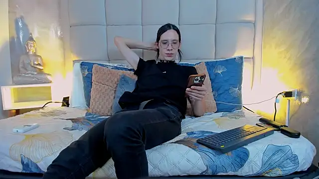 Snapshot of Hecatee_77 chatting on 10-11-25, 07:56 Hecatee 77 online show from 10-11-25, 07:56