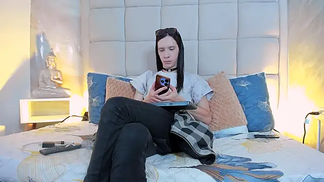 Snapshot of Hecatee_77 chatting on 10-14-25, 08:09 Hecatee 77 online show from 10-14-25, 08:09