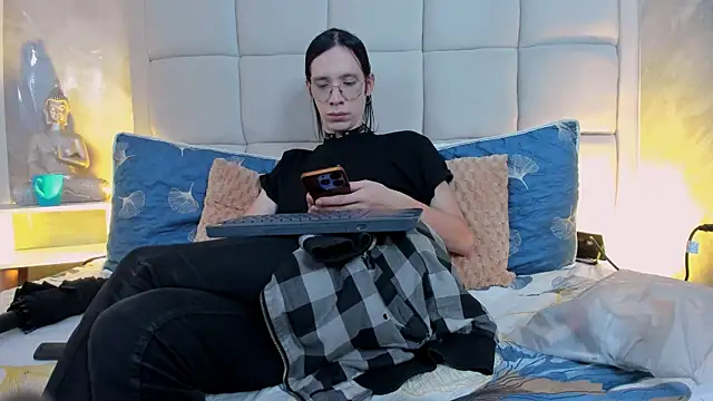 Snapshot of Hecatee_77 chatting on 10-16-25, 07:59 Hecatee 77 online show from 10-16-25, 07:59