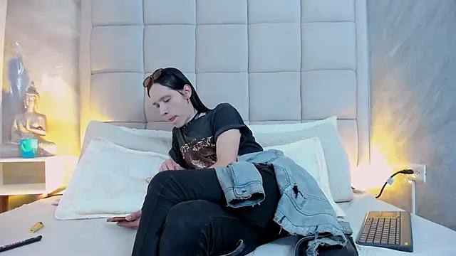 Snapshot of Hecatee_77 chatting on 10-20-25, 07:58 Hecatee 77 online show from 10-20-25, 07:58