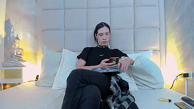 Snapshot of Hecatee_77 chatting on 10-22-25, 07:35 Hecatee 77 online show from 10-22-25, 07:35