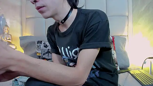 Snapshot of Hecatee_77 chatting on 10-29-25, 07:59 Hecatee 77 online show from 10-29-25, 07:59