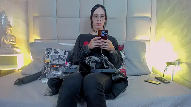 Snapshot of Hecatee_77 chatting on 10-30-25, 07:47 Hecatee 77 online show from 10-30-25, 07:47