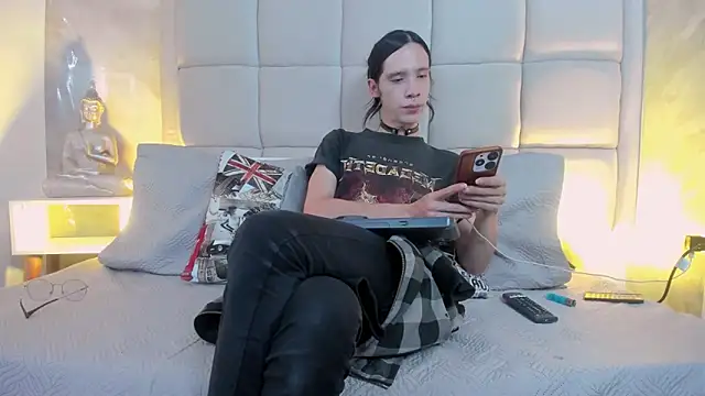 Snapshot of Hecatee_77 chatting on 11-01-25, 07:49 Hecatee 77 online show from 11-01-25, 07:49