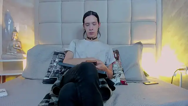 Snapshot of Hecatee_77 chatting on 11-02-25, 08:00 Hecatee 77 online show from 11-02-25, 08:00