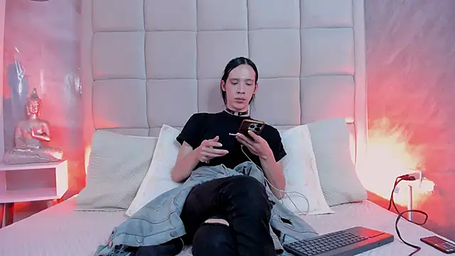 Snapshot of Hecatee_77 chatting on 11-12-25, 07:35 Hecatee 77 online show from 11-12-25, 07:35