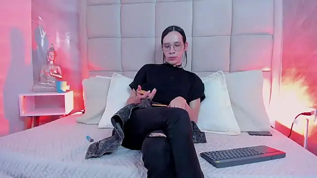 Snapshot of Hecatee_77 chatting on 11-13-25, 07:57 Hecatee 77 online show from 11-13-25, 07:57