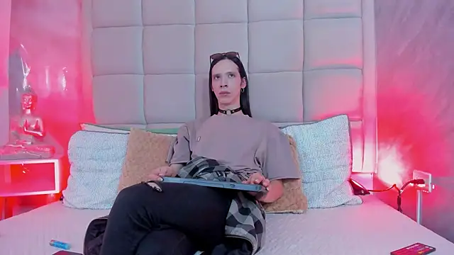 Snapshot of Hecatee_77 chatting on 11-19-25, 07:47 Hecatee 77 online show from 11-19-25, 07:47