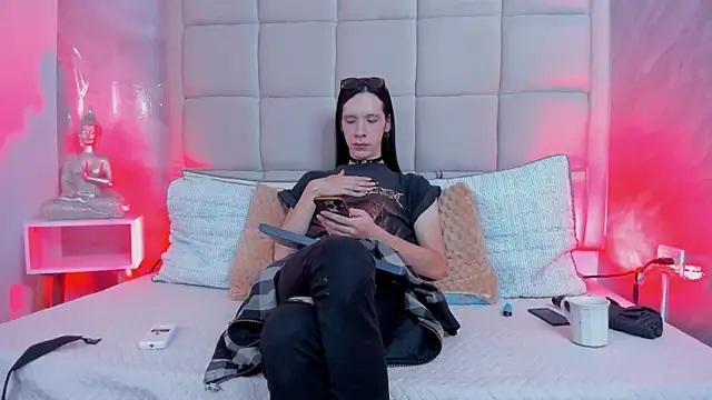 Snapshot of Hecatee_77 chatting on 11-20-25, 07:57 Hecatee 77 online show from 11-20-25, 07:57