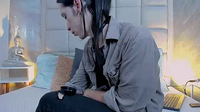 Snapshot of Hecatee_77 chatting on 11-22-25, 08:08 Hecatee 77 online show from 11-22-25, 08:08