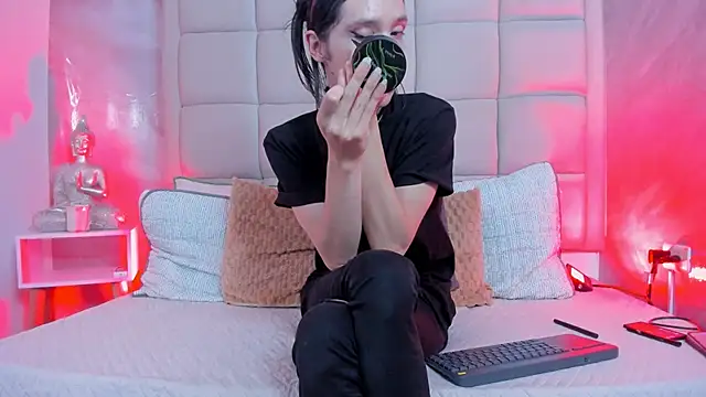 Snapshot of Hecatee_77 chatting on 11-26-25, 08:10 Hecatee 77 online show from 11-26-25, 08:10