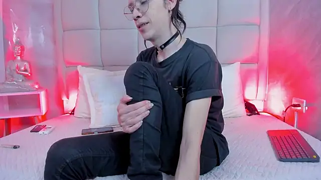 Snapshot of Hecatee_77 chatting on 12-04-25, 07:44 Hecatee 77 online show from 12-04-25, 07:44