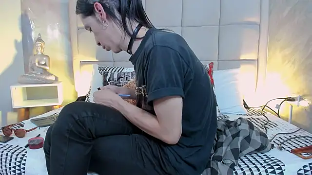 Snapshot of Hecatee_77 chatting on 12-13-25, 07:53 Hecatee 77 online show from 12-13-25, 07:53