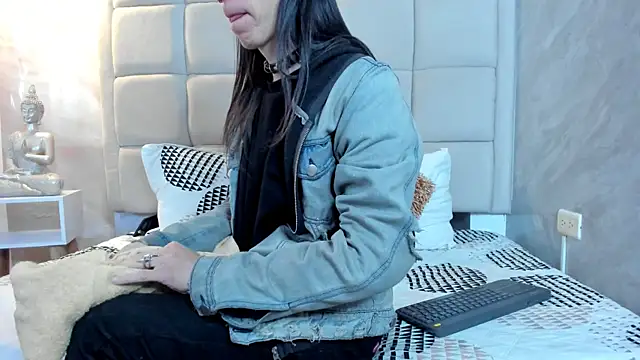 Hecatee 77 online show from 02-25-26, 07:34