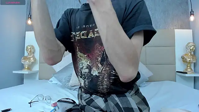 Hecatee 77 online show from 03-23-26, 07:18