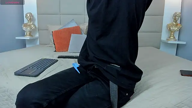 Hecatee 77 online show from 04-18-26, 08:20