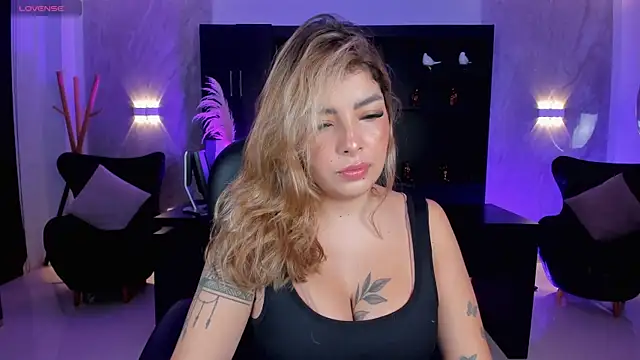 Snapshot of LisaMonroe_ chatting on 02-23-25, 12:27 LisaMonroe online show from 02-23-25, 12:27