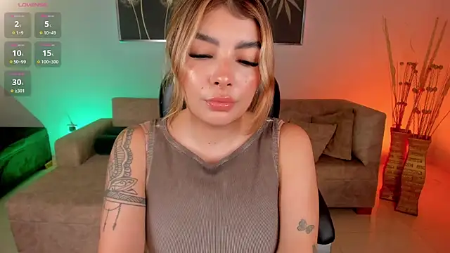 Snapshot of LisaMonroe_ chatting on 03-09-25, 01:15 LisaMonroe online show from 03-09-25, 01:15