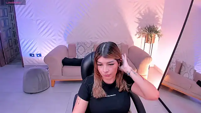 Snapshot of LisaMonroe_ chatting on 03-10-25, 08:23 LisaMonroe online show from 03-10-25, 08:23