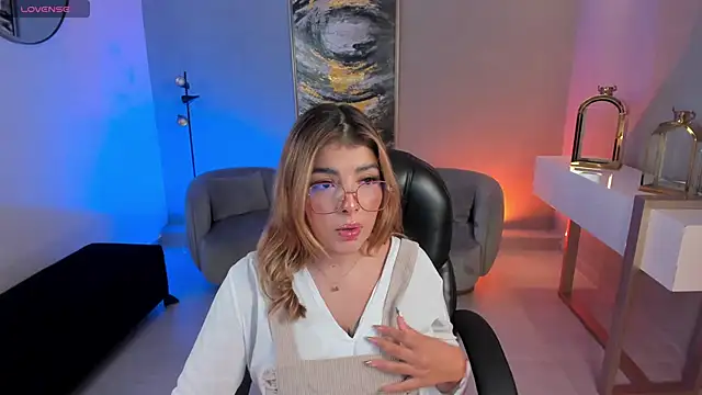 Snapshot of LisaMonroe_ chatting on 03-15-25, 10:46 LisaMonroe online show from 03-15-25, 10:46