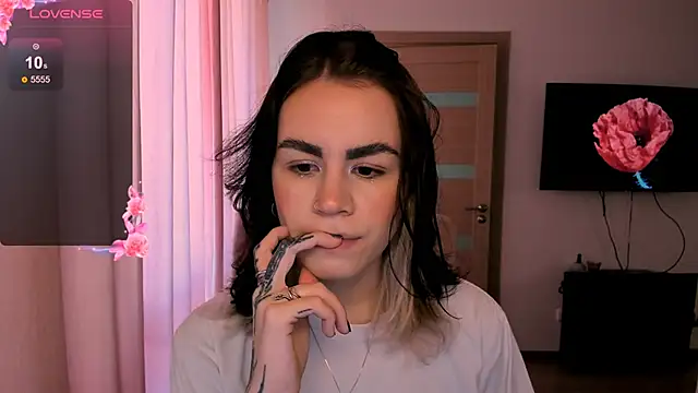 Snapshot of _selectrra chatting on 12-04-24, 11:19 selectrra online show from 12-04-24, 11:19